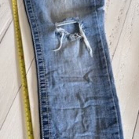 MUDD Light Wash Distressed Jeans - Picture 5 of 5